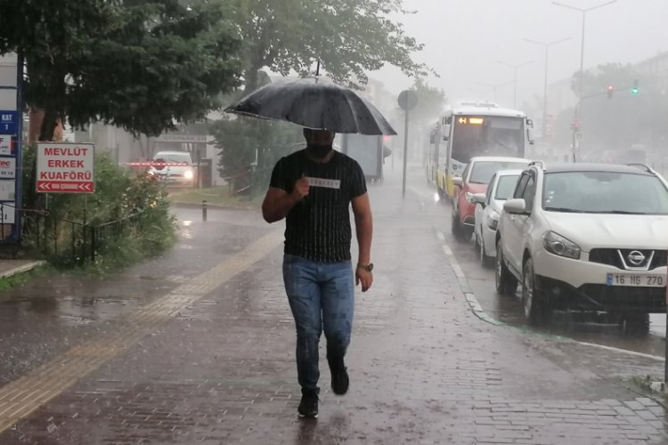 Bursa'da sağanak hayatı fel&ccedil; etti!