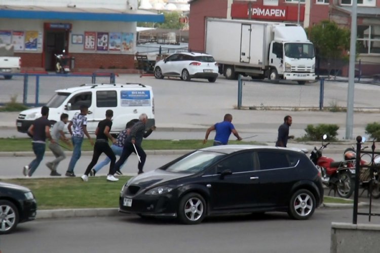 Korna &ccedil;aldığı i&ccedil;in 7 kişinin saldırısına uğradı