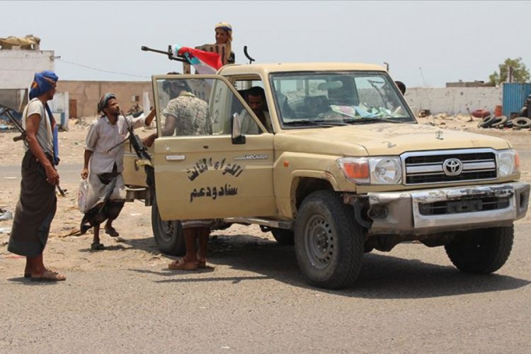 Yemen'de BAE destekli G&uuml;ney Ge&ccedil;iş Konseyi Sokotra Adası'nın başkentinin batı girişini ele ge&ccedil;irdi