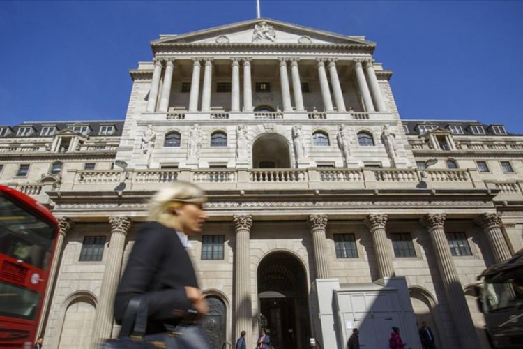 İngiltere Merkez Bankası faizi sabit tuttu varlık alım programını artırdı