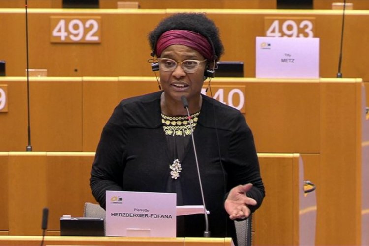 Mali k&ouml;kenli AP milletvekili, Bel&ccedil;ika polisinin ırk&ccedil;ı saldırısına uğradığını iddia etti