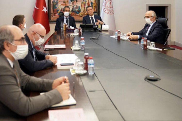 Bakan Sel&ccedil;uk 81 ilin milli eğitim m&uuml;d&uuml;r&uuml; ile g&ouml;r&uuml;şt&uuml;