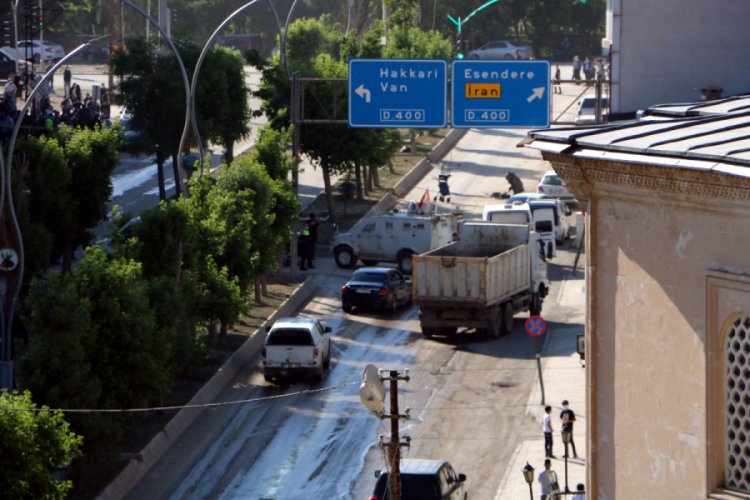 Y&uuml;ksekova'da ş&uuml;pheli paket f&uuml;nye ile patlatıldı