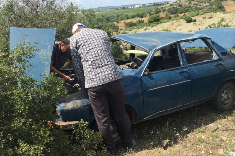 Edirne'de s&uuml;r&uuml;c&uuml; kontrol&uuml; kaybetti, ara&ccedil; yol kenarına u&ccedil;tu