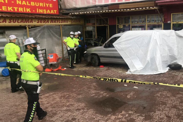 Feci kazada anne ve kızı &ouml;ld&uuml;, oğlu yaralandı