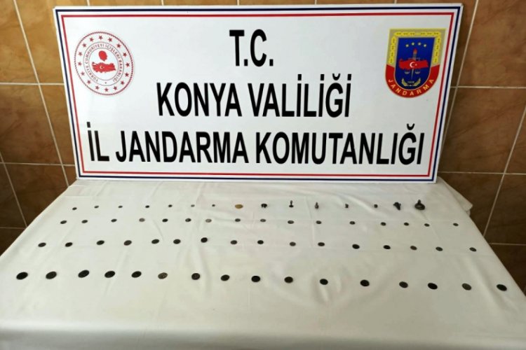 Jandarma tarafından durdurulan ara&ccedil;ta tarihi eser ele ge&ccedil;irildi