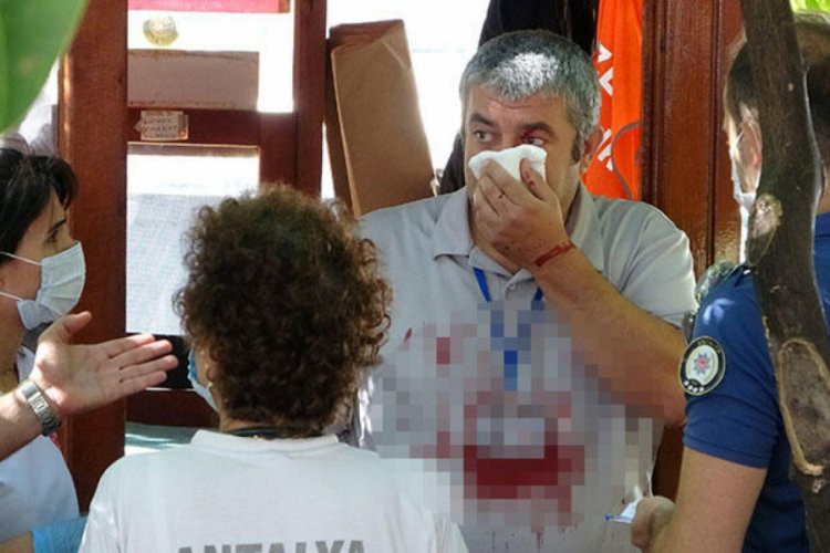 Maske uyarısı yapan g&uuml;venlik g&ouml;revlisi bı&ccedil;aklandı