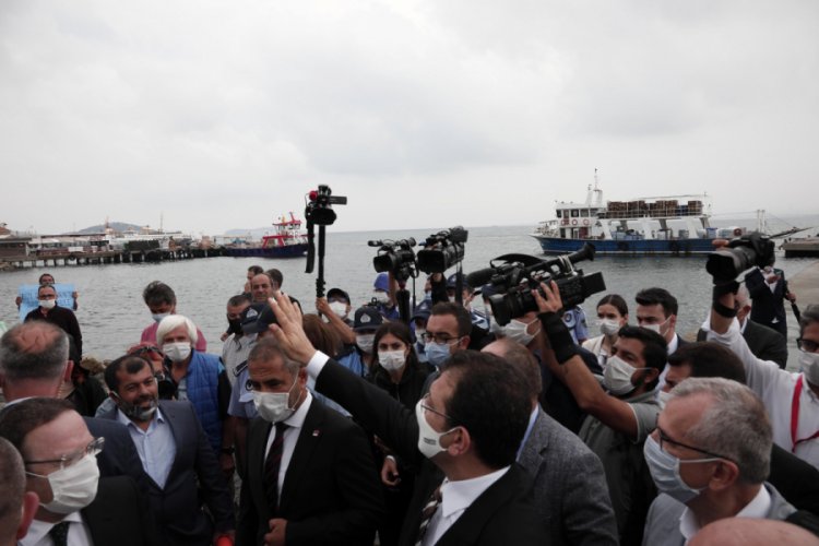 Test s&uuml;r&uuml;ş&uuml; i&ccedil;in B&uuml;y&uuml;kada'ya gelen İmamoğlu'na protesto