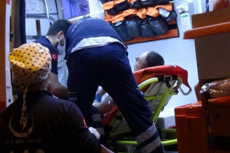 Bursa'da bileklerini kestikten sonra d&ouml;rd&uuml;nc&uuml; kattan atlamaya kalktı