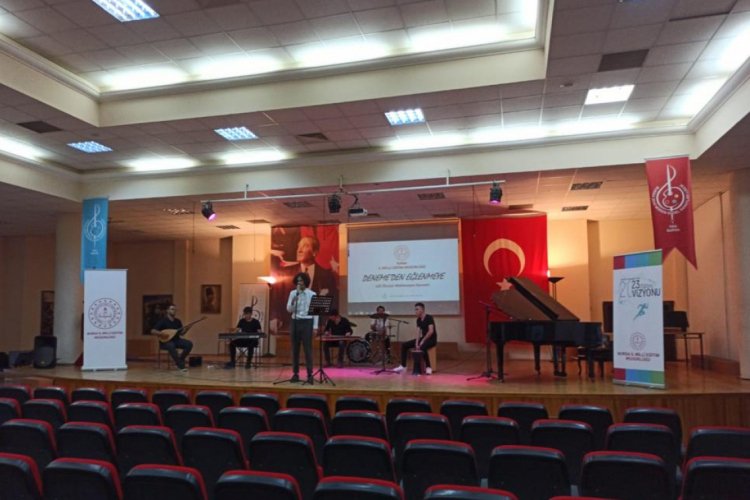 Bursa'da LGS &ouml;ncesinde &ouml;ğrencilere moral motivasyon konseri