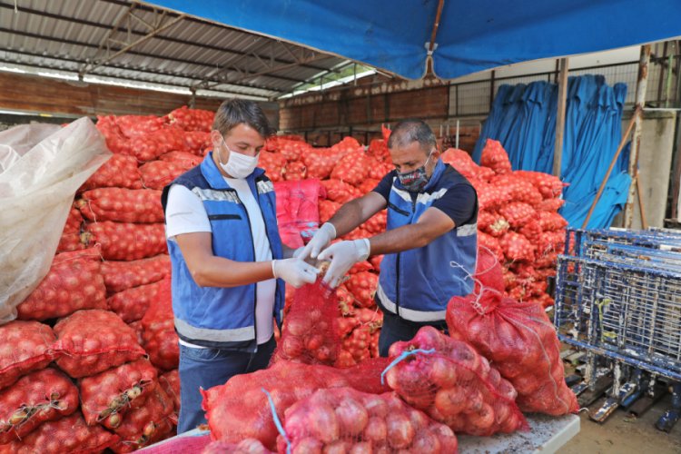 Bursa Mudanya Belediyesi, sofralara soğan taşıyor