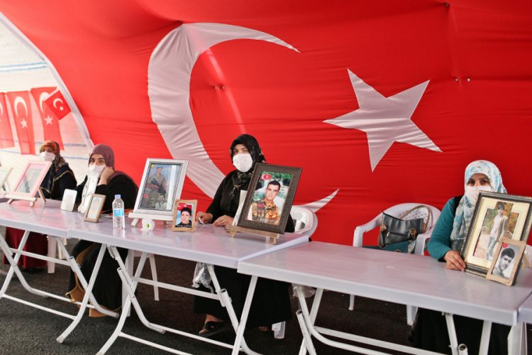HDP &ouml;n&uuml;ndeki eylemde 291'inci g&uuml;n