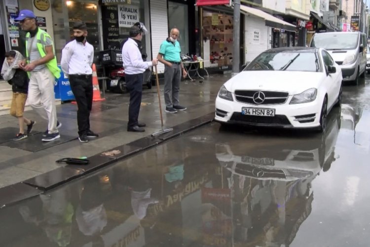 Fatih'te otel ve iş yerlerini su bastı