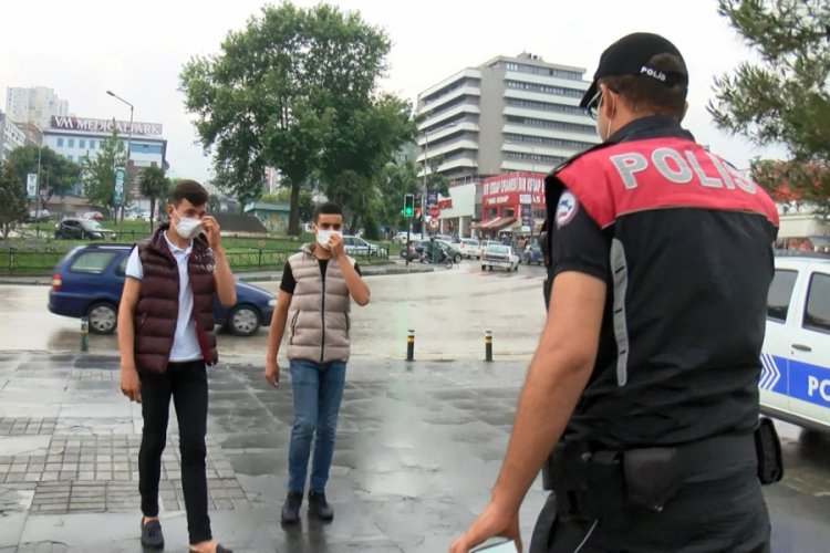 Bursa'da maske takmayanların bahanesi &ccedil;ok: "Eskiden maske mi vardı"