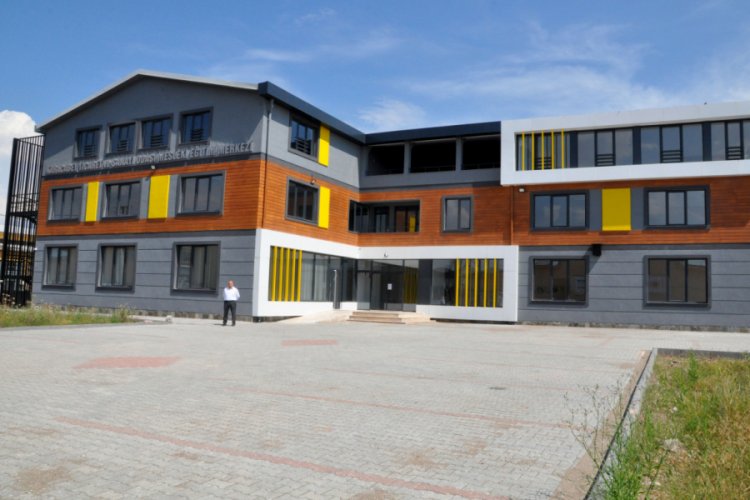 Bursa Karacabey Ticaret ve Sanayi Odası Mesleki Eğitim Merkezi a&ccedil;ılışa hazırlanıyor