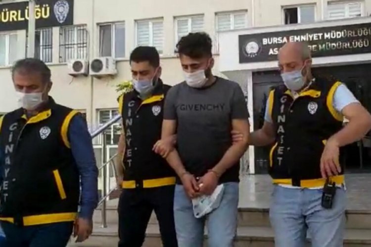Bursa'da 2 kişiyi darp ederek 1 kişinin &ouml;l&uuml;m&uuml;ne sebep olan ş&uuml;pheli adliyede