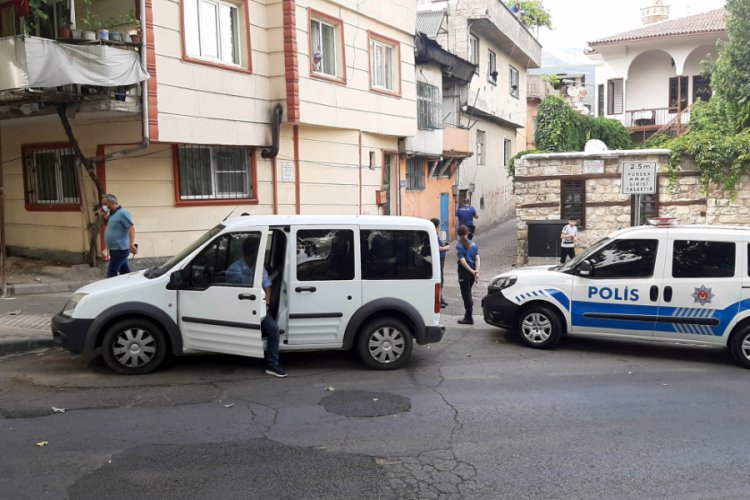Kovalamacada 1'i polis 2 kişi yaralandı