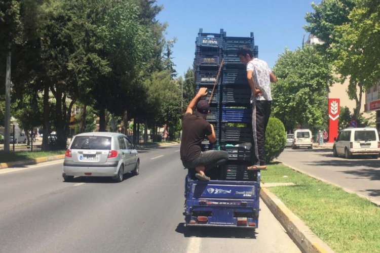Adıyaman'da tehlikeli yolculuk! Y&uuml;rekleri ağza getirdi
