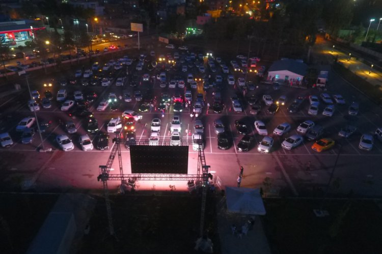 Adanalılardan 'Arabada Sinema' etkinliğine yoğun ilgi