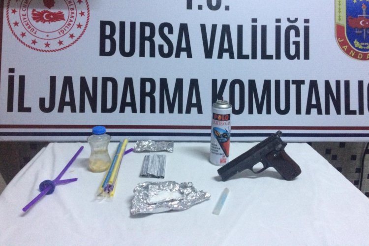 Bursa'da yapılan aramada uyuşturucu madde ve ruhsatsız silah ele ge&ccedil;irdi