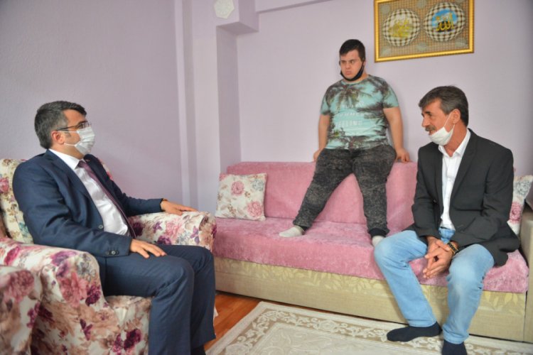 Bursa Yıldırım Belediye Başkanı Yılmaz, anlamlı Babalar G&uuml;n&uuml; kutlaması