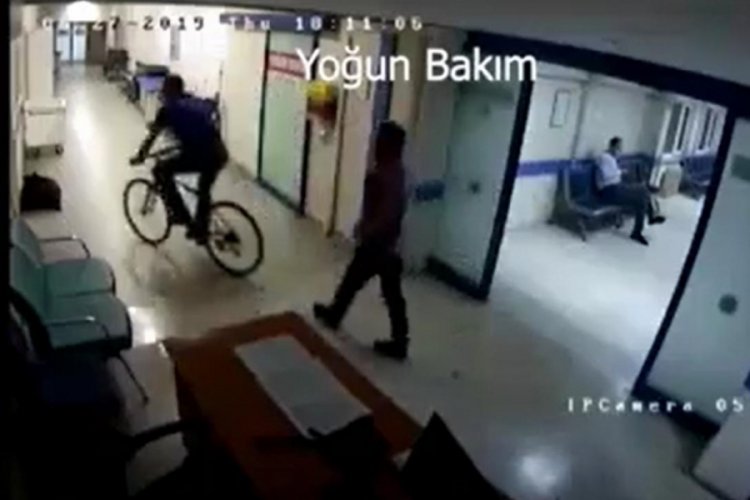 Hastane koridorunda bisiklet s&uuml;ren doktora soruşturma