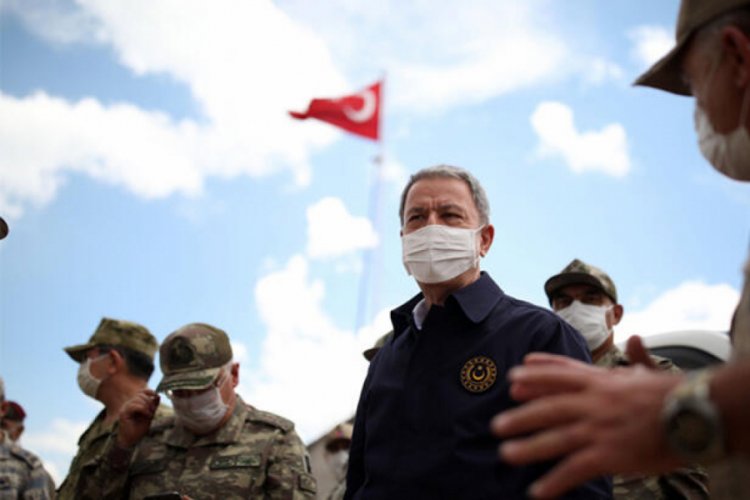 Bakan Akar ve komutanlar Namaz Dağı'nda