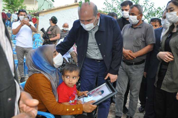 Bakan Soylu'dan şehit iş&ccedil;ilerin ailelerine taziye ziyareti