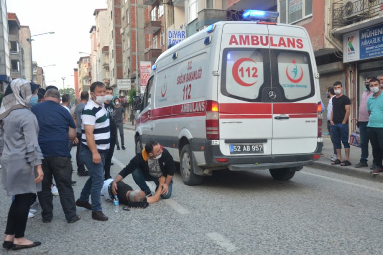 Yolun karşısına ge&ccedil;meye &ccedil;alışan yayaya &ccedil;arpıp ka&ccedil;tı