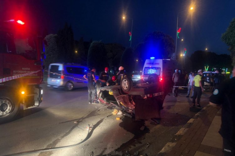 Taksiye &ccedil;arpan otomobil hurdaya d&ouml;nd&uuml;: 2 yaralı