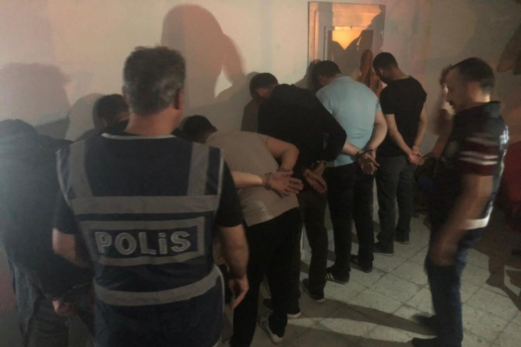 Ka&ccedil;ak pavyon baskınında 36 kişiye 113 bin TL ceza