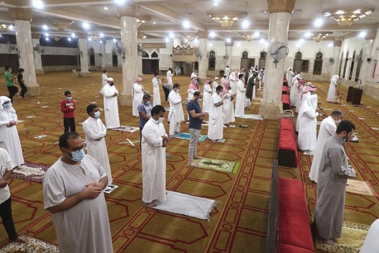 Mekke'de 3 ay sonra ilk namaz kılındı