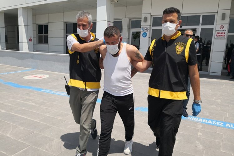 Bek&ccedil;iyi ezen, polisin ayağını kıran alkoll&uuml; s&uuml;r&uuml;c&uuml; adliyede