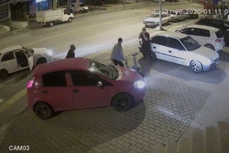 30 saniyede 3 kişiyi yere serdi!