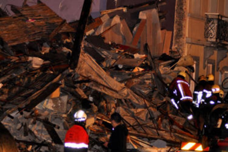 Apartmanda meydana gelen patlamada &ouml;l&uuml; sayısı 3'e &ccedil;ıktı