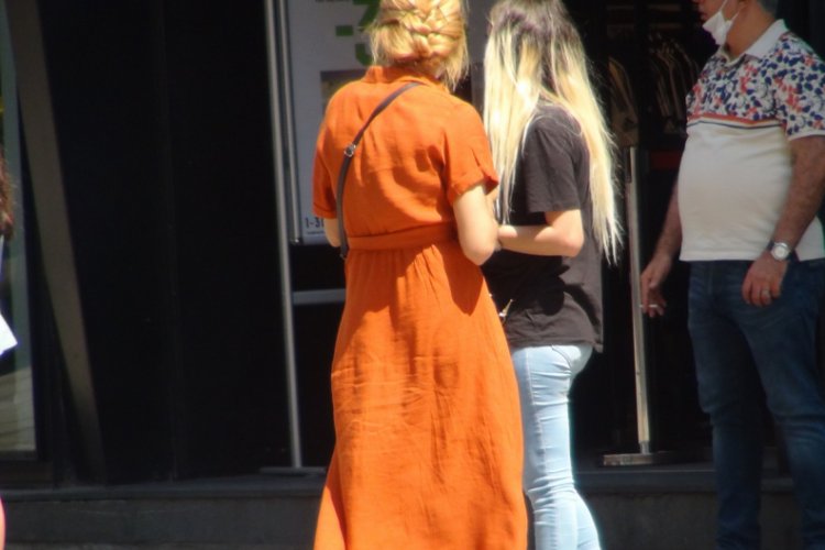 İstiklal Caddesi'nde duygu s&ouml;m&uuml;r&uuml;s&uuml; yapan iki kişiye 784 lira para cezası