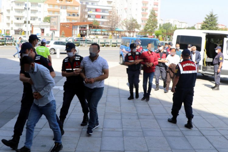 14 ildeki 'g&ouml;&ccedil;men ka&ccedil;ak&ccedil;ılığı' operasyonunda 21 ş&uuml;pheli adliyede