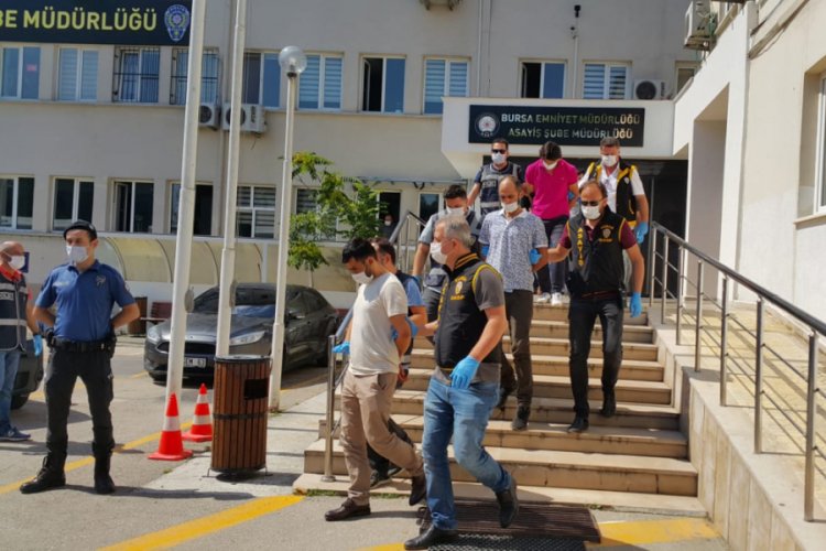 Bursa'da su&ccedil; &ouml;rg&uuml;t&uuml; ş&uuml;phelisi 22 kişi adliyeye sevk edildi
