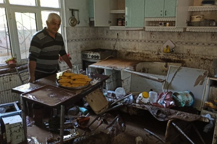 Bursa'da sel b&ouml;lgesinden geriye enkaz yığını kaldı