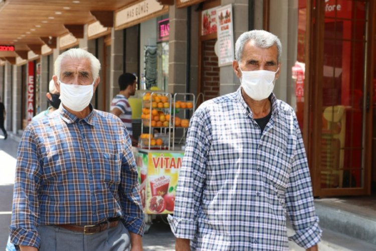 Uzun s&uuml;re kullanılan maskeler korona vir&uuml;s&uuml;n yayılma riskini artırıyor