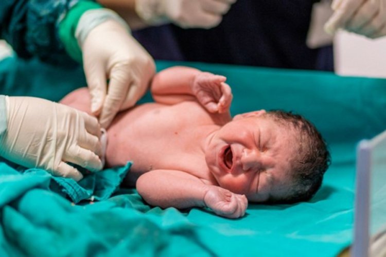 Covid-19 hastası bazı annelerin &ccedil;ocukları bağışık doğdu