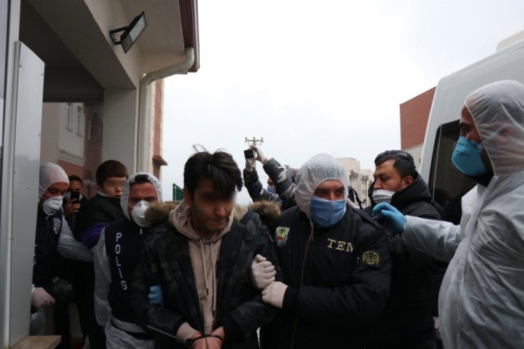 Karantinada kaldıkları yurtta devlete k&uuml;f&uuml;r eden 3 &ouml;ğrenciye 7 yıl hapis istemi