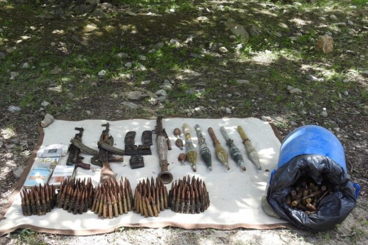 Hakkari'de PKK'lı ter&ouml;ristlere ait patlayıcı ve m&uuml;himmat ele ge&ccedil;irildi