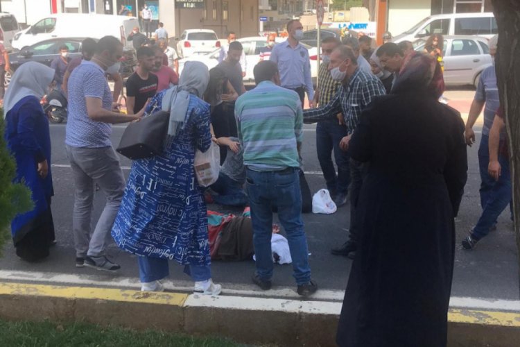 Mardin'de yaya ge&ccedil;idinden ge&ccedil;en kadına ara&ccedil; &ccedil;arptı