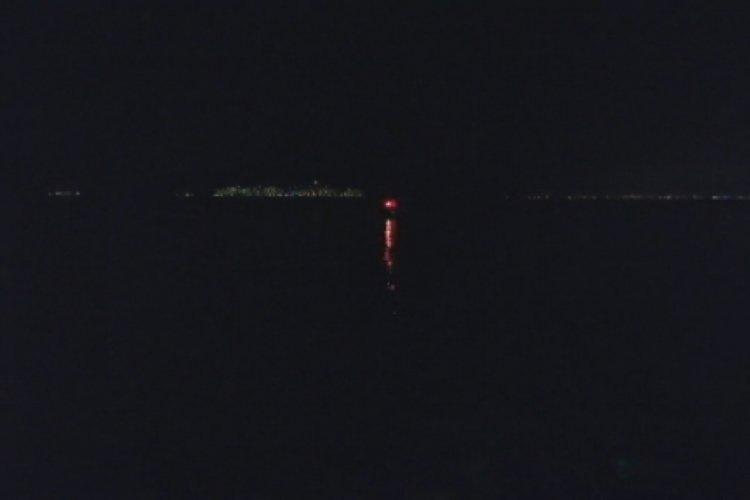 Gece denize atlayan gen&ccedil; hastaneye kaldırıldı