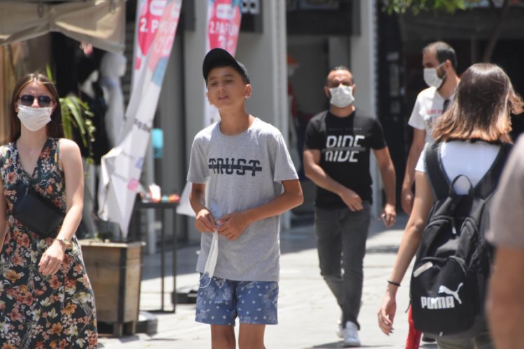 Maske takmayan gen&ccedil;lerin s&ouml;zleri şaşkına &ccedil;evirdi