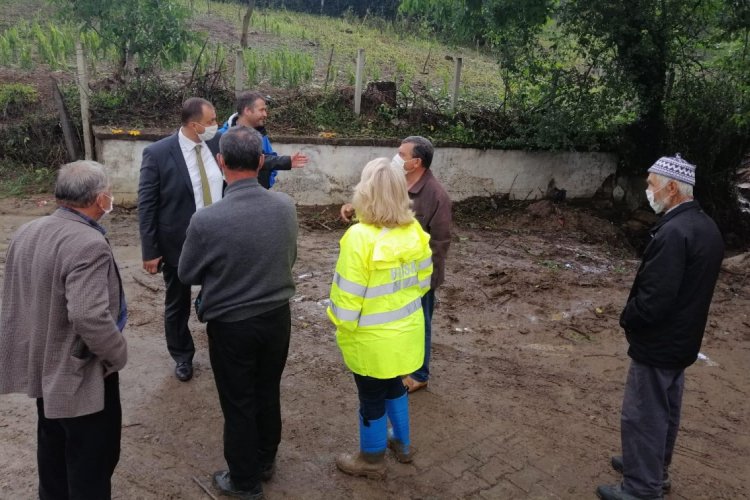 Bursa İznik Belediye Başkanı dolu ve selin etkilediği b&ouml;lgede