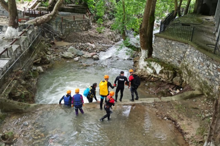 Bursa'da arama &ccedil;alışmalarında sel alarmı
