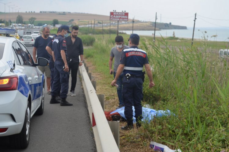 Yolcu minib&uuml;s&uuml; ile otomobil &ccedil;arpıştı: 1 &ouml;l&uuml;, 8 yaralı