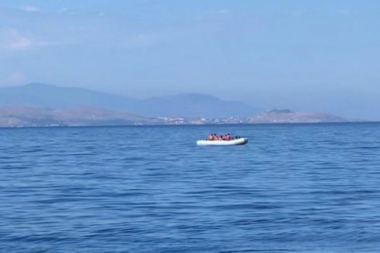 T&uuml;rk kara sularına itilen 24 sığınmacı kurtarıldı